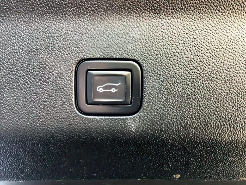 2021 GRAY /BLACK Chevrolet Suburban LT 4WD (1GNSKCKDXMR) with an 5.3L V8 OHV 16V engine, 10-Speed Automatic transmission, located at 1235 N Woodruff Ave., Idaho Falls, 83401, (208) 523-1053, 43.507172, -112.000488 - Hard to find late model Carry-All with low miles! It comes with heated seats, back up camera, parking sensors, collision avoidance, auto start/stop (to save on fuel), power folding mirrors, BOSE premium sound, and many, many more options! At Timberline Auto it is always easy to find a great deal - Photo#19