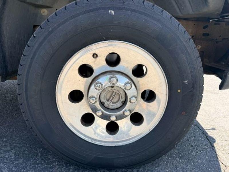 2006 Oxford White Clearcoat /Medium Flint Ford F-250 XLT (1FTSW21P56E) with an V8, 6.0L engine, 5-speed automatic transmission, located at 1175 N Woodruff Ave, Idaho Falls, ID, 83401, 43.506901, -111.999657 - <b>Vehicle Details</b><br>This 2006 Ford F-250 Super Duty XL XLT LARIAT is a rugged heavy-duty pickup built for serious towing, hauling, and everyday confidence. Equipped with 4WD and a V8 6.0L Diesel engine, this Super Duty delivers the power and capability drivers expect from a proven Ford truck.- Photo#9