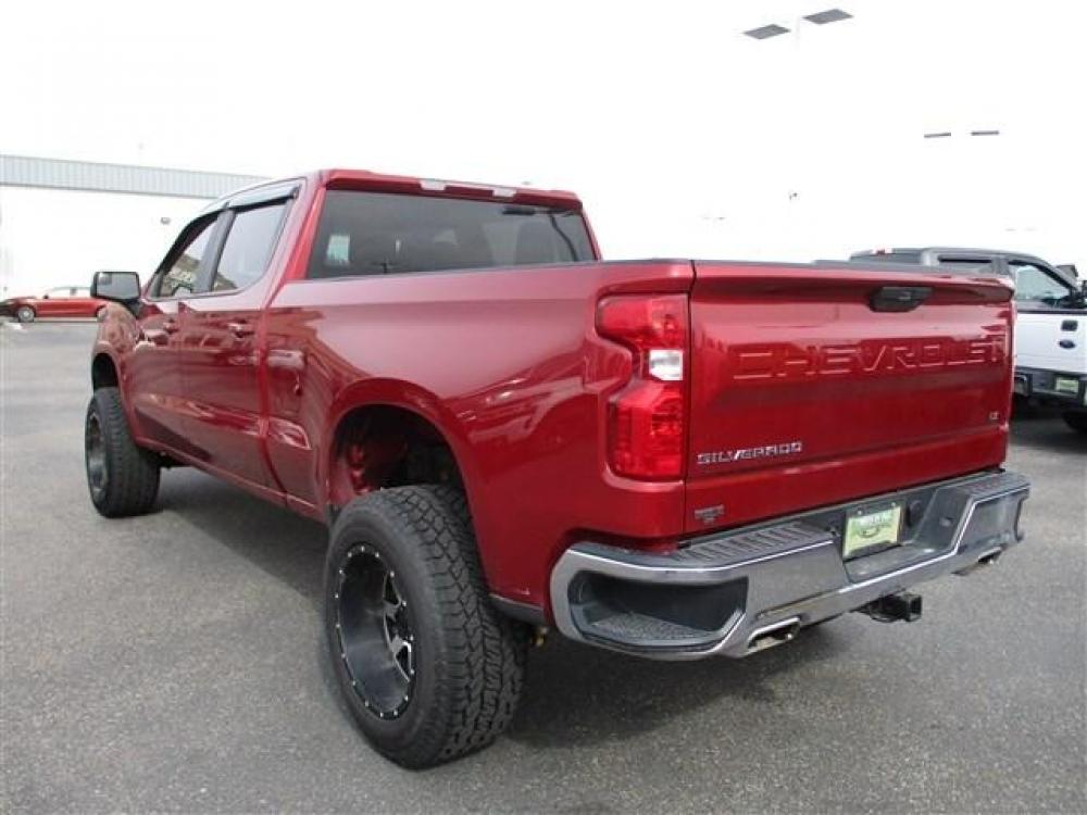 2019 RED /GREY CHEVROLET SILVERADO 1500 LT (1GCUYDED2KZ) with an 8 engine, Automatic transmission, located at 1580 E Lincoln Rd, Idaho Falls, ID, 83401, (208) 523-4000, 0.000000, 0.000000 - Photo #4