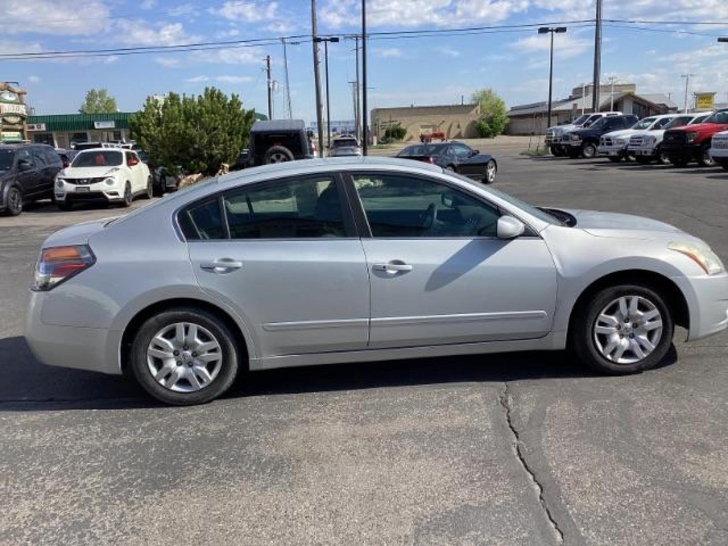 2011 Brilliant Silver Metallic /Frost Cloth Interior Nissan Altima 2.5 S (1N4AL2AP2BN) with an 2.5L L4 DOHC 16V engine, Continuously Variable Transmission transmission, located at 1235 N Woodruff Ave., Idaho Falls, 83401, (208) 523-1053, 43.507172, -112.000488 - The 2011 Nissan Altima comes with a range of features aimed at providing comfort, convenience, and performance. Here are some key features you can typically find in the 2011 Nissan Altima: Engine Options: The 2011 Altima typically offers a choice of two engines: 2.5-liter four-cylinder engine: Pro - Photo#5
