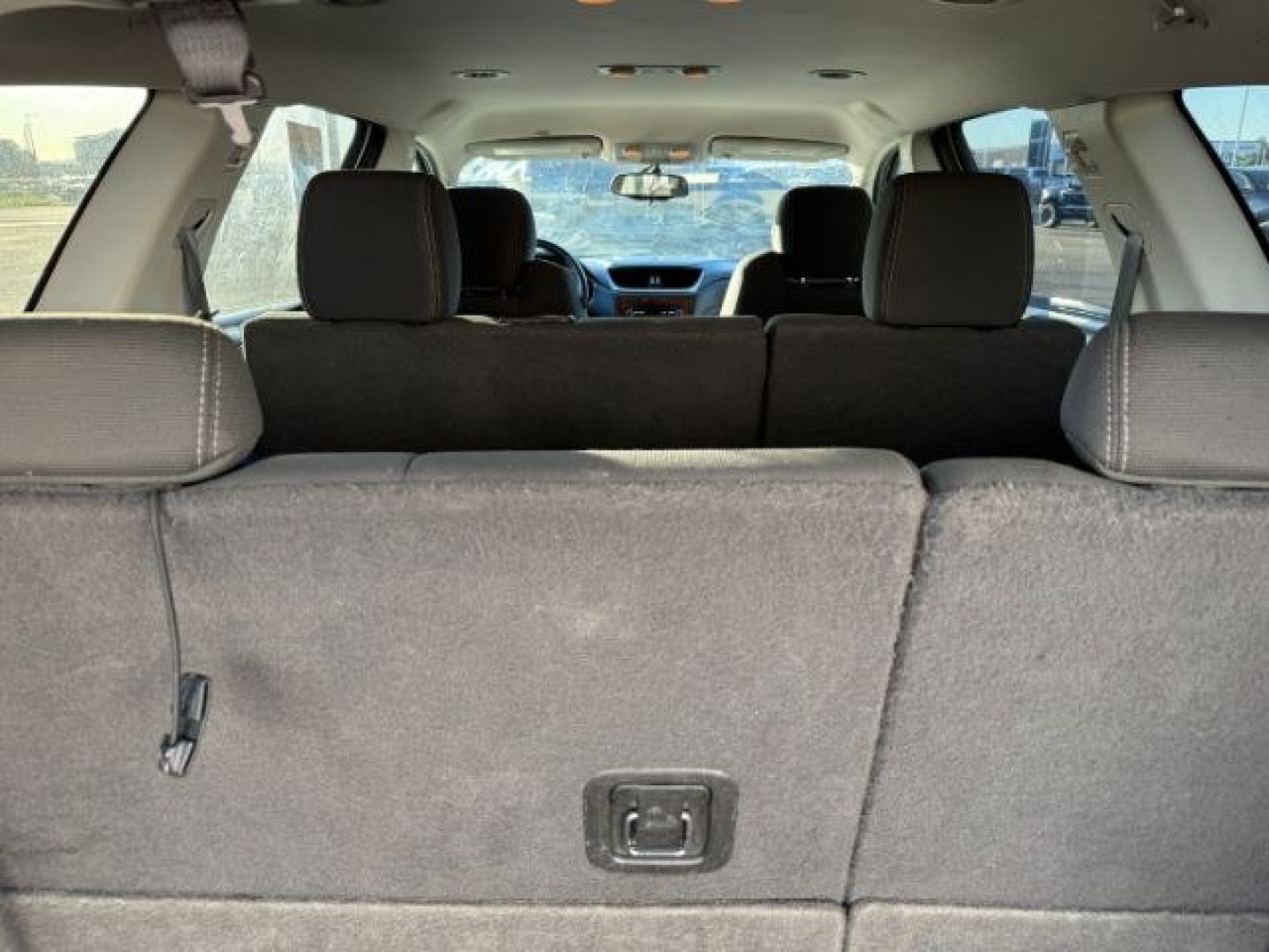 2013 WHITE /Ebony Chevrolet Traverse 1LT AWD (1GNKVGKD1DJ) with an 3.6L V6 DOHC 24V engine, 6-Speed Automatic transmission, located at 1235 N Woodruff Ave., Idaho Falls, 83401, (208) 523-1053, 43.507172, -112.000488 - At Timberline Auto, finding a great deal on your next vehicle is always easy! Our experienced sales staff goal is to help find you the right vehicle at the right price! Our knowledgeable finance department has options for almost any credit score. We offer extended service contract options to prot - Photo#6