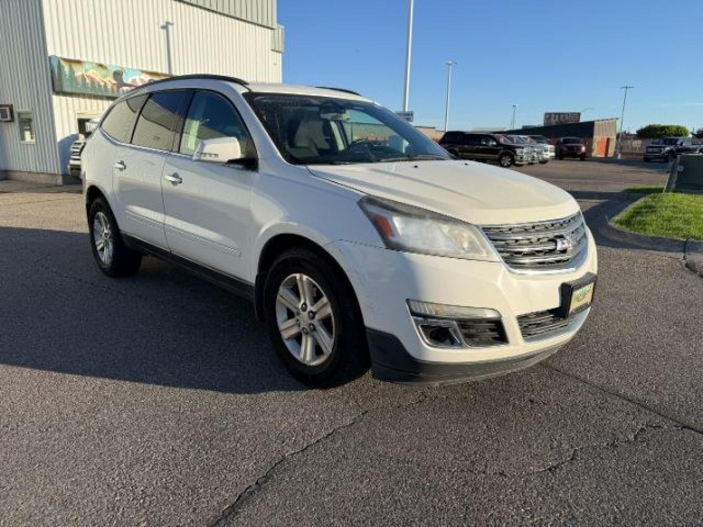 2013 WHITE /Ebony Chevrolet Traverse 1LT AWD (1GNKVGKD1DJ) with an 3.6L V6 DOHC 24V engine, 6-Speed Automatic transmission, located at 1235 N Woodruff Ave., Idaho Falls, 83401, (208) 523-1053, 43.507172, -112.000488 - At Timberline Auto, finding a great deal on your next vehicle is always easy! Our experienced sales staff goal is to help find you the right vehicle at the right price! Our knowledgeable finance department has options for almost any credit score. We offer extended service contract options to prot - Photo#9