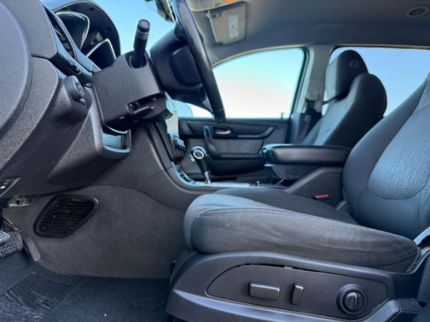 2013 WHITE /Ebony Chevrolet Traverse 1LT AWD (1GNKVGKD1DJ) with an 3.6L V6 DOHC 24V engine, 6-Speed Automatic transmission, located at 1235 N Woodruff Ave., Idaho Falls, 83401, (208) 523-1053, 43.507172, -112.000488 - At Timberline Auto, finding a great deal on your next vehicle is always easy! Our experienced sales staff goal is to help find you the right vehicle at the right price! Our knowledgeable finance department has options for almost any credit score. We offer extended service contract options to prot - Photo#14