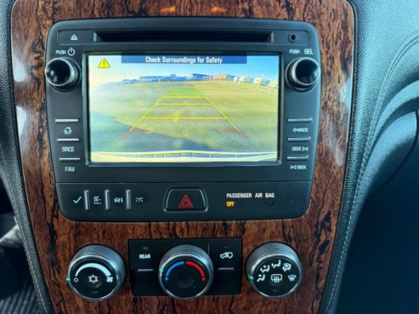 2013 WHITE /Ebony Chevrolet Traverse 1LT AWD (1GNKVGKD1DJ) with an 3.6L V6 DOHC 24V engine, 6-Speed Automatic transmission, located at 1235 N Woodruff Ave., Idaho Falls, 83401, (208) 523-1053, 43.507172, -112.000488 - At Timberline Auto, finding a great deal on your next vehicle is always easy! Our experienced sales staff goal is to help find you the right vehicle at the right price! Our knowledgeable finance department has options for almost any credit score. We offer extended service contract options to prot - Photo#18