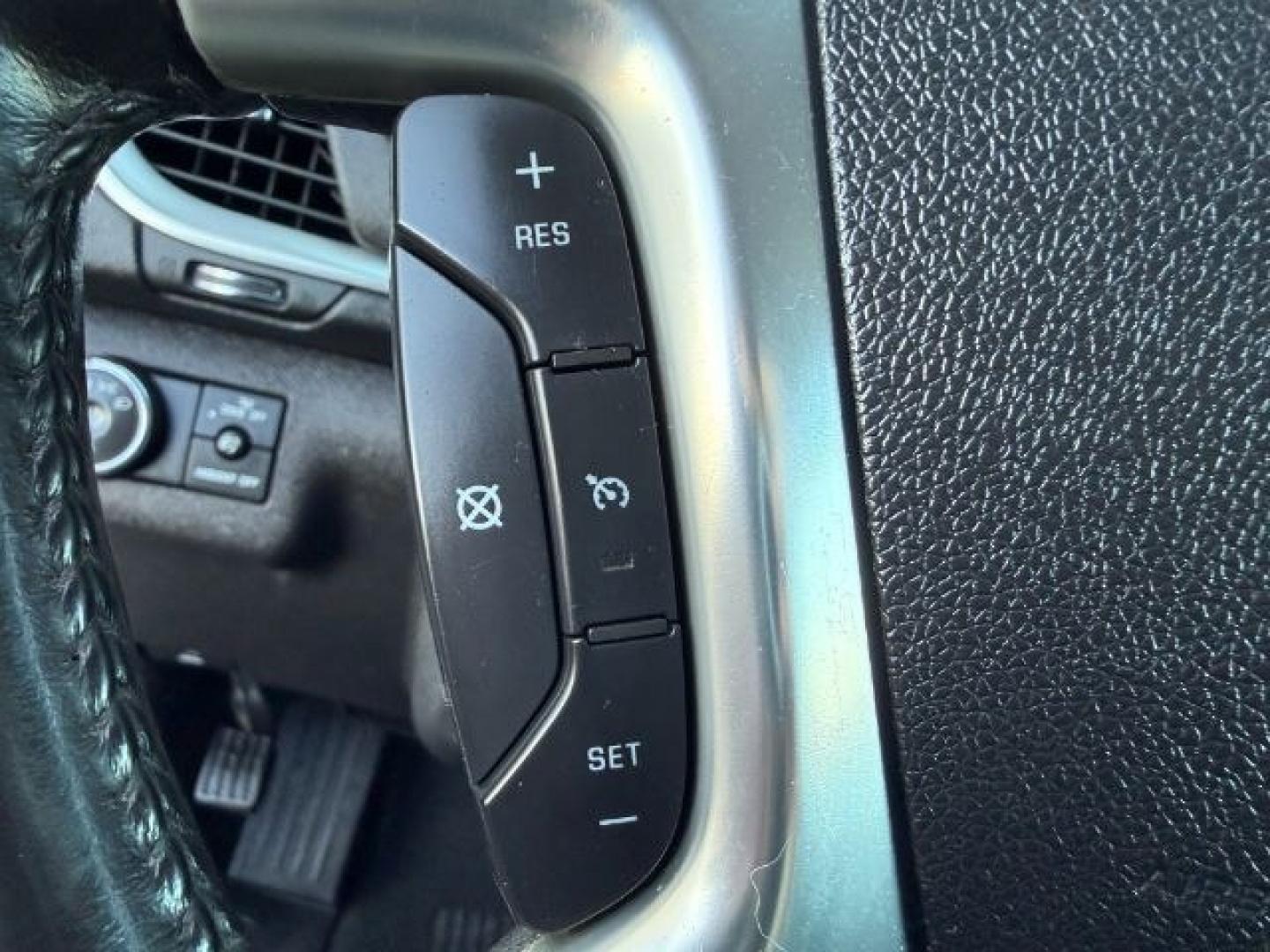 2013 WHITE /Ebony Chevrolet Traverse 1LT AWD (1GNKVGKD1DJ) with an 3.6L V6 DOHC 24V engine, 6-Speed Automatic transmission, located at 1235 N Woodruff Ave., Idaho Falls, 83401, (208) 523-1053, 43.507172, -112.000488 - At Timberline Auto, finding a great deal on your next vehicle is always easy! Our experienced sales staff goal is to help find you the right vehicle at the right price! Our knowledgeable finance department has options for almost any credit score. We offer extended service contract options to prot - Photo#21