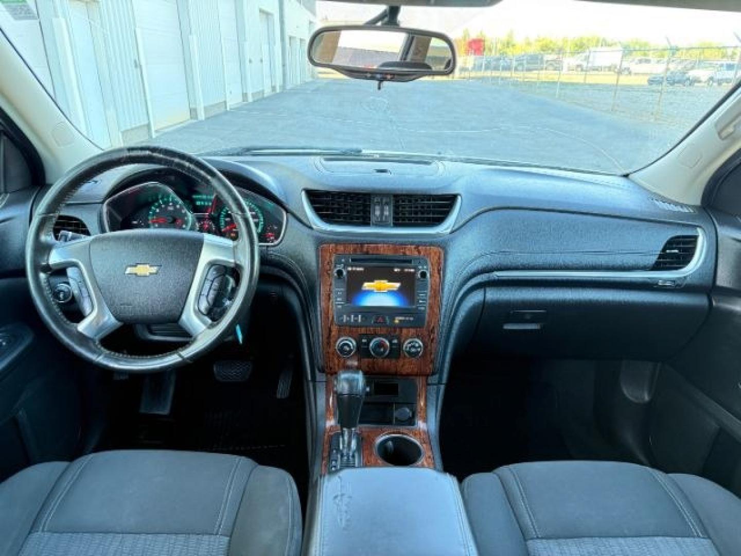 2013 WHITE /Ebony Chevrolet Traverse 1LT AWD (1GNKVGKD1DJ) with an 3.6L V6 DOHC 24V engine, 6-Speed Automatic transmission, located at 1235 N Woodruff Ave., Idaho Falls, 83401, (208) 523-1053, 43.507172, -112.000488 - At Timberline Auto, finding a great deal on your next vehicle is always easy! Our experienced sales staff goal is to help find you the right vehicle at the right price! Our knowledgeable finance department has options for almost any credit score. We offer extended service contract options to prot - Photo#24