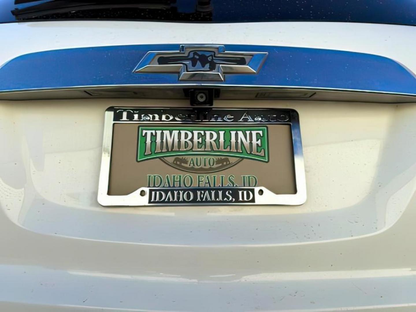 2013 WHITE /Ebony Chevrolet Traverse 1LT AWD (1GNKVGKD1DJ) with an 3.6L V6 DOHC 24V engine, 6-Speed Automatic transmission, located at 1235 N Woodruff Ave., Idaho Falls, 83401, (208) 523-1053, 43.507172, -112.000488 - At Timberline Auto, finding a great deal on your next vehicle is always easy! Our experienced sales staff goal is to help find you the right vehicle at the right price! Our knowledgeable finance department has options for almost any credit score. We offer extended service contract options to prot - Photo#4