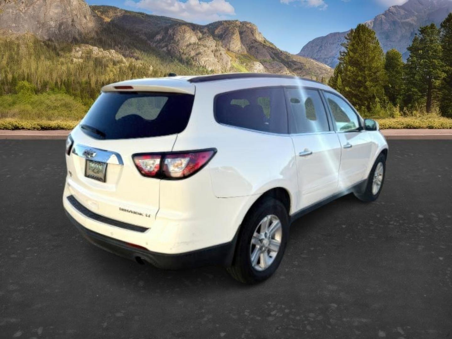 2013 WHITE /Ebony Chevrolet Traverse 1LT AWD (1GNKVGKD1DJ) with an 3.6L V6 DOHC 24V engine, 6-Speed Automatic transmission, located at 1235 N Woodruff Ave., Idaho Falls, 83401, (208) 523-1053, 43.507172, -112.000488 - At Timberline Auto, finding a great deal on your next vehicle is always easy! Our experienced sales staff goal is to help find you the right vehicle at the right price! Our knowledgeable finance department has options for almost any credit score. We offer extended service contract options to prot - Photo#7