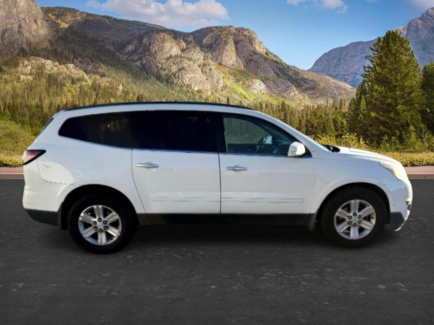2013 WHITE /Ebony Chevrolet Traverse 1LT AWD (1GNKVGKD1DJ) with an 3.6L V6 DOHC 24V engine, 6-Speed Automatic transmission, located at 1235 N Woodruff Ave., Idaho Falls, 83401, (208) 523-1053, 43.507172, -112.000488 - At Timberline Auto, finding a great deal on your next vehicle is always easy! Our experienced sales staff goal is to help find you the right vehicle at the right price! Our knowledgeable finance department has options for almost any credit score. We offer extended service contract options to prot - Photo#8