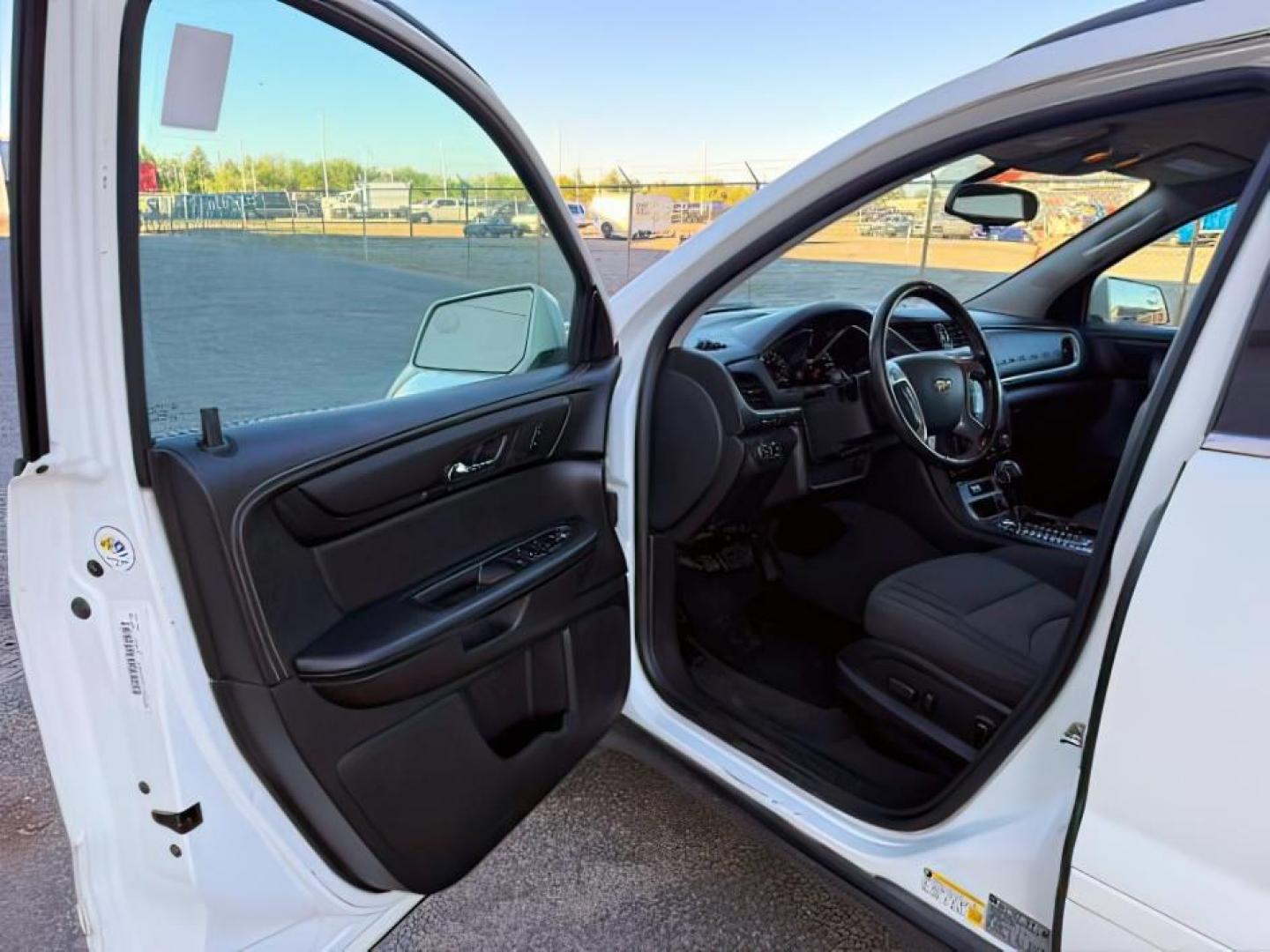 2013 WHITE /Ebony Chevrolet Traverse 1LT AWD (1GNKVGKD1DJ) with an 3.6L V6 DOHC 24V engine, 6-Speed Automatic transmission, located at 1235 N Woodruff Ave., Idaho Falls, 83401, (208) 523-1053, 43.507172, -112.000488 - At Timberline Auto, finding a great deal on your next vehicle is always easy! Our experienced sales staff goal is to help find you the right vehicle at the right price! Our knowledgeable finance department has options for almost any credit score. We offer extended service contract options to prot - Photo#13