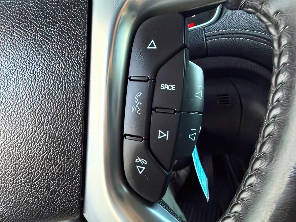 2013 WHITE /Ebony Chevrolet Traverse 1LT AWD (1GNKVGKD1DJ) with an 3.6L V6 DOHC 24V engine, 6-Speed Automatic transmission, located at 1235 N Woodruff Ave., Idaho Falls, 83401, (208) 523-1053, 43.507172, -112.000488 - Powered by a 3.6L V6 engine paired with a 6-speed transmission. Built for family hauling, it offers three-row seating for up to eight passengers with strong highway comfort and smooth daily drivability. AWD capability adds traction for snow and wet road conditions, making it a solid year-round SUV.- Photo#20