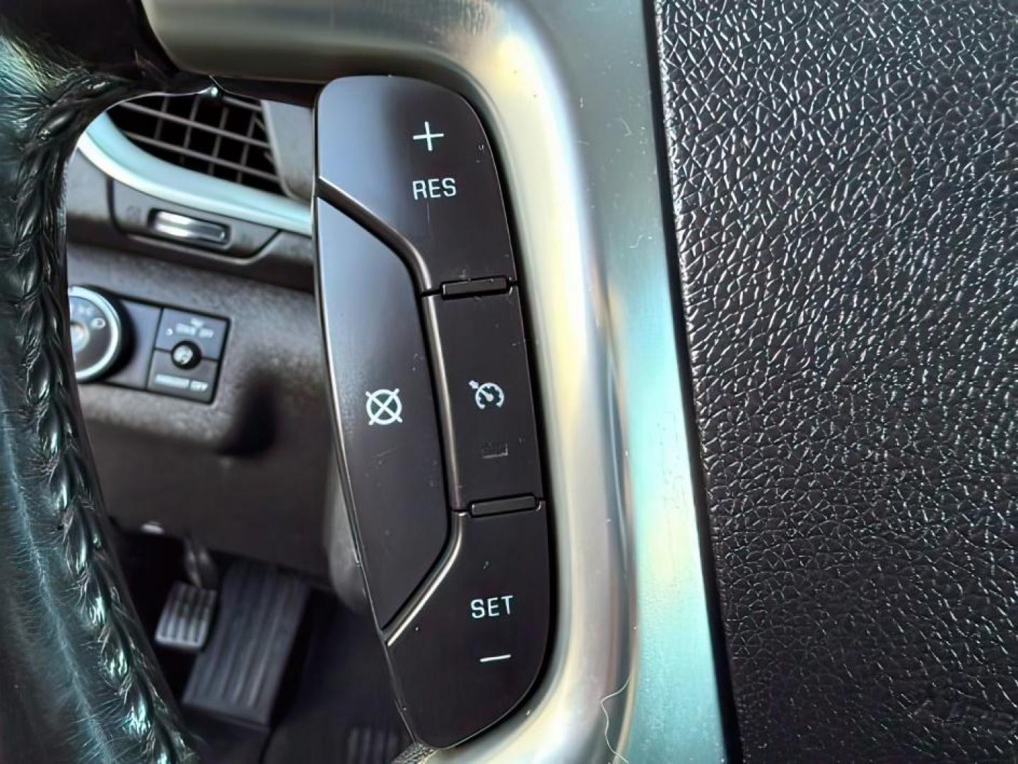 2013 WHITE /Ebony Chevrolet Traverse 1LT AWD (1GNKVGKD1DJ) with an 3.6L V6 DOHC 24V engine, 6-Speed Automatic transmission, located at 1235 N Woodruff Ave., Idaho Falls, 83401, (208) 523-1053, 43.507172, -112.000488 - At Timberline Auto, finding a great deal on your next vehicle is always easy! Our experienced sales staff goal is to help find you the right vehicle at the right price! Our knowledgeable finance department has options for almost any credit score. We offer extended service contract options to prot - Photo#21
