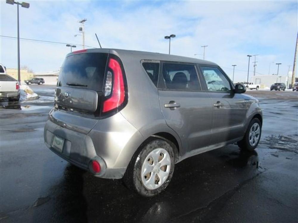 2015 GRAY KIA SOUL (KNDJN2A28F7) with an 4 engine, 6 Speed Manual transmission, located at 1580 E Lincoln Rd, Idaho Falls, ID, 83401, (208) 523-4000, 0.000000, 0.000000 - Photo #4