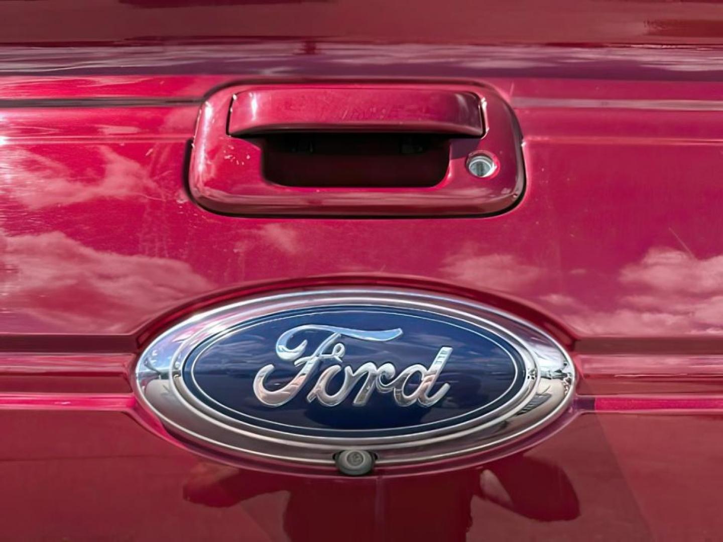 2014 RED /LEATHER Ford F150 (1FTFW1ET1EF) with an 35L V6 engine, Automatic transmission, located at 1175 N Woodruff Ave, Idaho Falls, ID, 83401, 43.506901, -111.999657 - At Timberline Auto, finding a great deal on your next vehicle is always easy! Our experienced sales staff's goal is to help find you the right vehicle at the right price! Our knowledgeable finance department has options for almost any credit score. We offer extended service contract options to prote - Photo#4