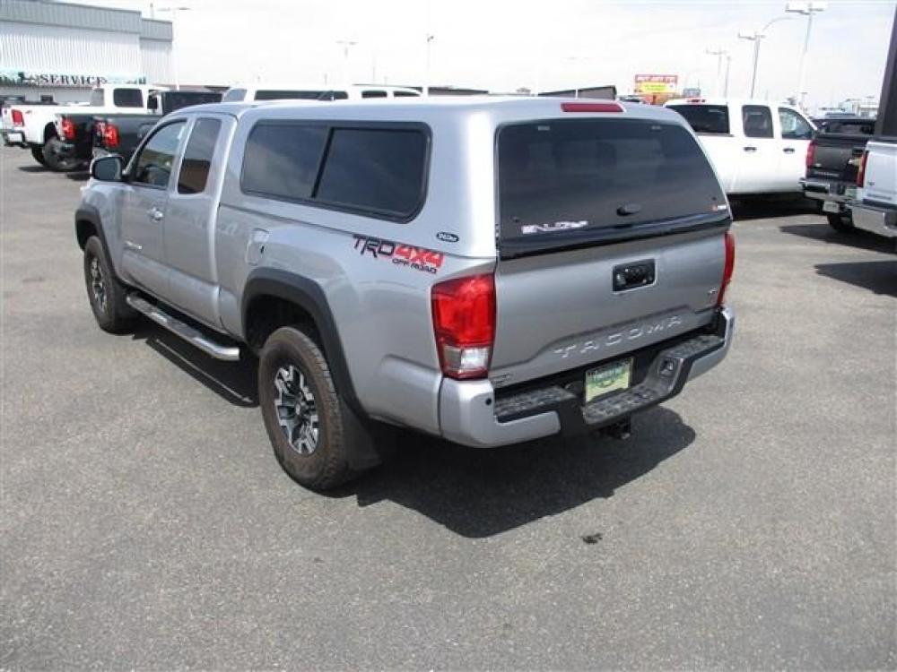 2017 SILVER /GREY TOYOTA TACOMA TRD OFFROAD (5TFSZ5AN1HX) with an 6 engine, Automatic transmission, located at 1580 E Lincoln Rd, Idaho Falls, ID, 83401, (208) 523-4000, 0.000000, 0.000000 - Photo #3