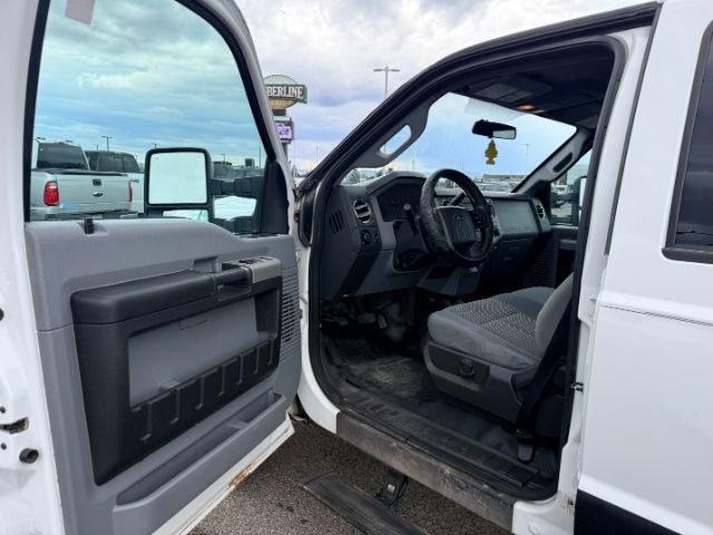 2015 WHITE /Steel Ford F-350 SD XL Crew Cab Long Bed 4WD (1FT8W3BT9FE) with an 6.7L V8 OHV 16V DIESEL engine, 6-Speed Automatic transmission, located at 1235 N Woodruff Ave., Idaho Falls, 83401, (208) 523-1053, 43.507172, -112.000488 - Serious towing and heavy duty truck performance come together in this 2015 Ford F-350 Super Duty Crew Cab 4x4 equipped with a 6.7L Power Stroke turbo diesel engine. Diesel torque and Super Duty engineering provide the strength truck buyers look for when handling trailers, equipment, and larger hauli- Photo#37