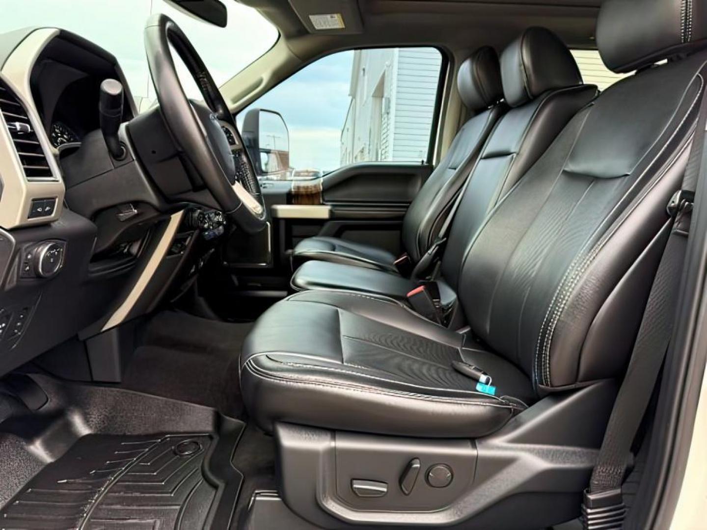 2019 Oxford White /Black Ford F-150 LARIAT (1FTFW1E48KF) with an EcoBoost 3.5L V-6 port/direct injection engine, AUTOMATIC transmission, located at 1235 N Woodruff Ave., Idaho Falls, 83401, (208) 523-1053, 43.507172, -112.000488 - At Timberline Auto, finding a great deal on your next vehicle is always easy! Our experienced sales staff's goal is to help find you the right vehicle at the right price! Our knowledgeable finance department has options for almost any credit score. We offer extended service contract options to prote - Photo#11