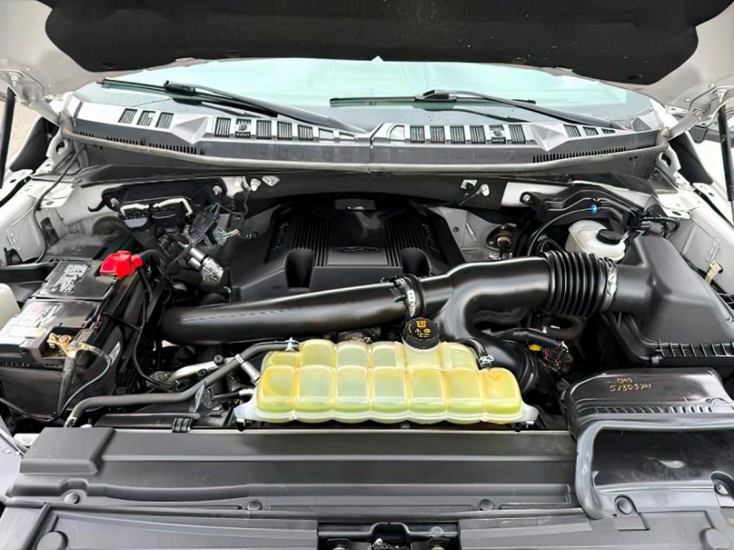 2019 Oxford White /Black Ford F-150 LARIAT (1FTFW1E48KF) with an EcoBoost 3.5L V-6 port/direct injection engine, AUTOMATIC transmission, located at 1235 N Woodruff Ave., Idaho Falls, 83401, (208) 523-1053, 43.507172, -112.000488 - At Timberline Auto, finding a great deal on your next vehicle is always easy! Our experienced sales staff's goal is to help find you the right vehicle at the right price! Our knowledgeable finance department has options for almost any credit score. We offer extended service contract options to prote - Photo#23
