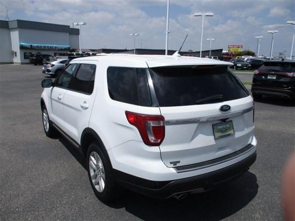2018 WHITE /BLACK FORD EXPLORER XLT (1FM5K8D85JG) with an 6 engine, Automatic transmission, located at 1580 E Lincoln Rd, Idaho Falls, ID, 83401, (208) 523-4000, 0.000000, 0.000000 - Photo #3