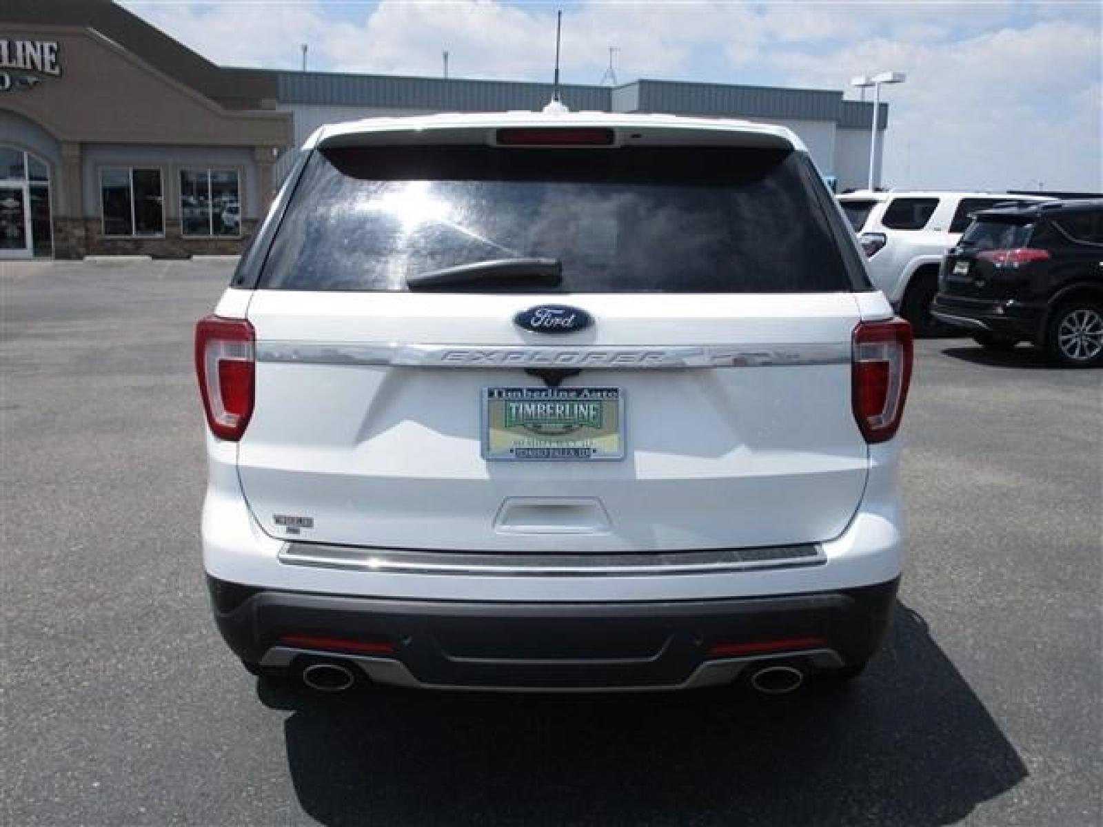 2018 WHITE /WHITE Ford Explorer XLT 4WD (1FM5K8D85JG) with an 3.5L V6 DOHC 24V engine, 6-Speed Automatic transmission, located at 1235 N Woodruff Ave., Idaho Falls, 83401, (208) 523-1053, 43.507172, -112.000488 - Photo #4