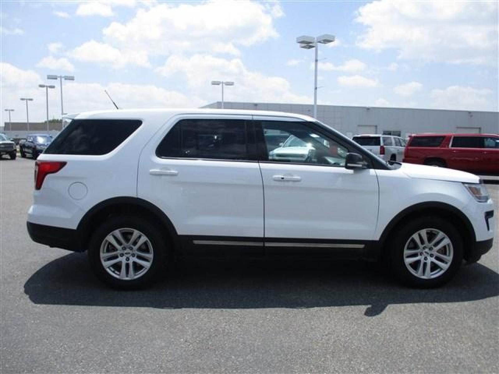 2018 WHITE /WHITE Ford Explorer XLT 4WD (1FM5K8D85JG) with an 3.5L V6 DOHC 24V engine, 6-Speed Automatic transmission, located at 1235 N Woodruff Ave., Idaho Falls, 83401, (208) 523-1053, 43.507172, -112.000488 - Photo #6