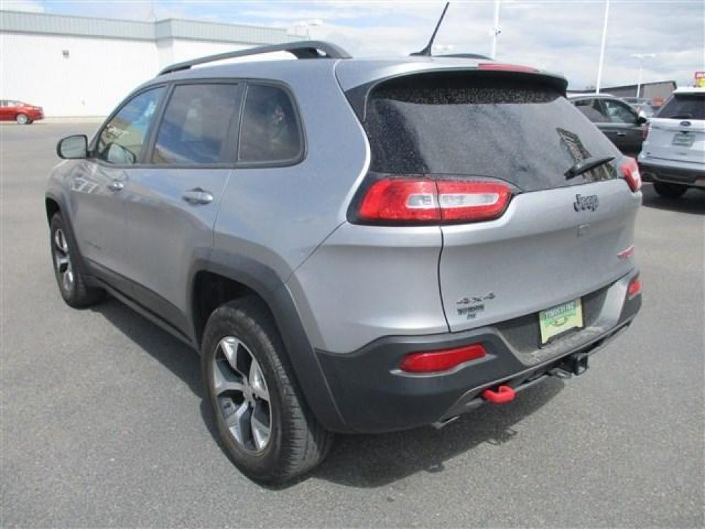2015 SILVER /BLACK JEEP CHEROKEE TRAILHAWK (1C4PJMBS8FW) with an 6 engine, Automatic transmission, located at 1580 E Lincoln Rd, Idaho Falls, ID, 83401, (208) 523-4000, 0.000000, 0.000000 - 3.2L V6- 4WD- WAGON- DRIVEN 118,772 MILES- CLOTH/LEATHER COMPOSITE INTERIOR. At Timberline Auto it is always easy to find a great deal for a great vehicle. We pride ourselves on our ability to go the extra mile. With our exprerienced sales team we will be able to find you the right rig here on - Photo #3