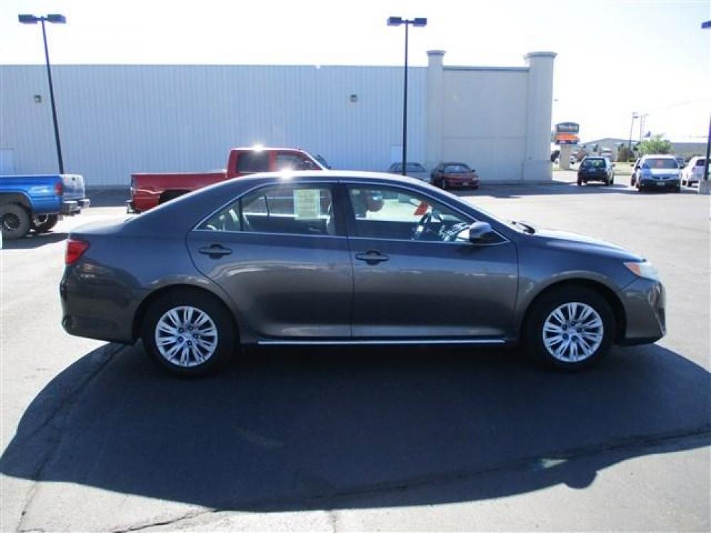 2013 GRAY TOYOTA CAMRY L (4T1BF1FK1DU) with an 4 engine, 6 Speed Automatic transmission, located at 1580 E Lincoln Rd, Idaho Falls, ID, 83401, (208) 523-4000, 0.000000, 0.000000 - CLOTH INTERIOR. DRIVEN MILES- 102,109 SEDAN- At Timberline Auto it is always easy to find a great deal for a great vehicle. We pride ourselves on our ability to go the extra mile. With our exprerienced sales team we will be able to find you the right rig here on our lot or we can track one down f - Photo #5