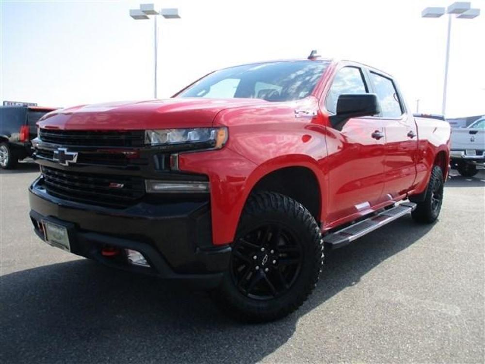 2019 RED /BLACK CHEVROLET 1500 TRAIL BOSS (1GCPYFED3KZ) with an 8 engine, Automatic transmission, located at 1580 E Lincoln Rd, Idaho Falls, ID, 83401, (208) 523-4000, 0.000000, 0.000000 - 5.3L V8- 4WD- CREW CAB- STANDARD BED- DRIVEN 43,699 MILES- PREMIUM CLOTH INTERIOR. At Timberline Auto it is always easy to find a great deal for a great vehicle. We pride ourselves on our ability to go the extra mile. With our exprerienced sales team we will be able to find you the right rig h - Photo #1