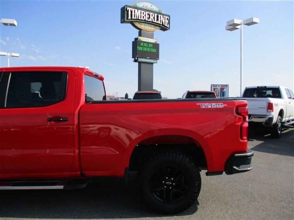 2019 RED /BLACK CHEVROLET 1500 TRAIL BOSS (1GCPYFED3KZ) with an 8 engine, Automatic transmission, located at 1580 E Lincoln Rd, Idaho Falls, ID, 83401, (208) 523-4000, 0.000000, 0.000000 - 5.3L V8- 4WD- CREW CAB- STANDARD BED- DRIVEN 43,699 MILES- PREMIUM CLOTH INTERIOR. At Timberline Auto it is always easy to find a great deal for a great vehicle. We pride ourselves on our ability to go the extra mile. With our exprerienced sales team we will be able to find you the right rig h - Photo #3