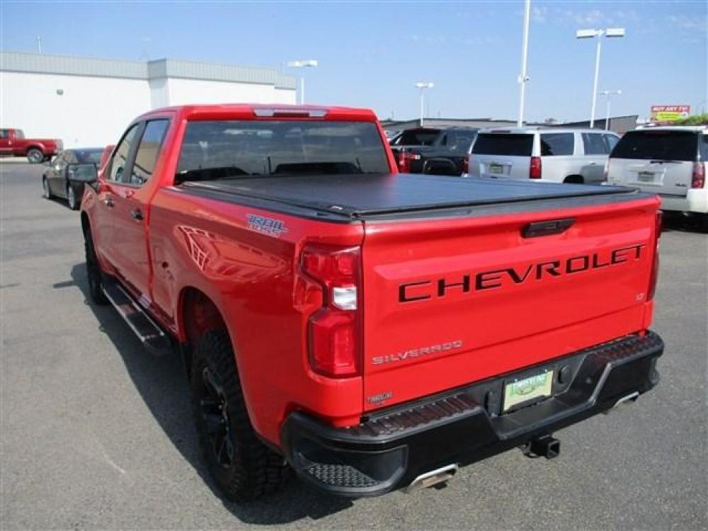 2019 RED /BLACK CHEVROLET 1500 TRAIL BOSS (1GCPYFED3KZ) with an 8 engine, Automatic transmission, located at 1580 E Lincoln Rd, Idaho Falls, ID, 83401, (208) 523-4000, 0.000000, 0.000000 - 5.3L V8- 4WD- CREW CAB- STANDARD BED- DRIVEN 43,699 MILES- PREMIUM CLOTH INTERIOR. At Timberline Auto it is always easy to find a great deal for a great vehicle. We pride ourselves on our ability to go the extra mile. With our exprerienced sales team we will be able to find you the right rig h - Photo #5