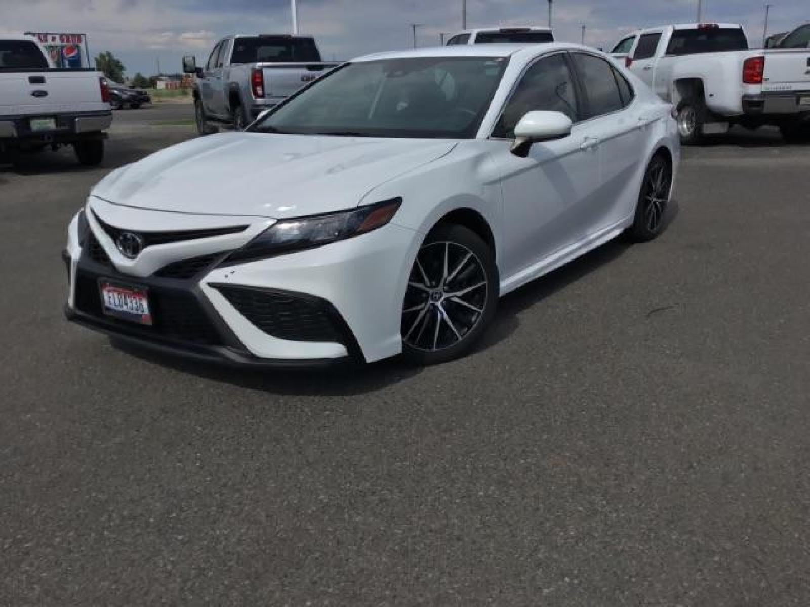 2021 Super White /Ash, leatherette/cloth Toyota Camry SE (4T1G11AKXMU) with an 2.5L L4 DOHC 16V engine, 8-Speed Automatic transmission, located at 1235 N Woodruff Ave., Idaho Falls, 83401, (208) 523-1053, 43.507172, -112.000488 - Photo #1