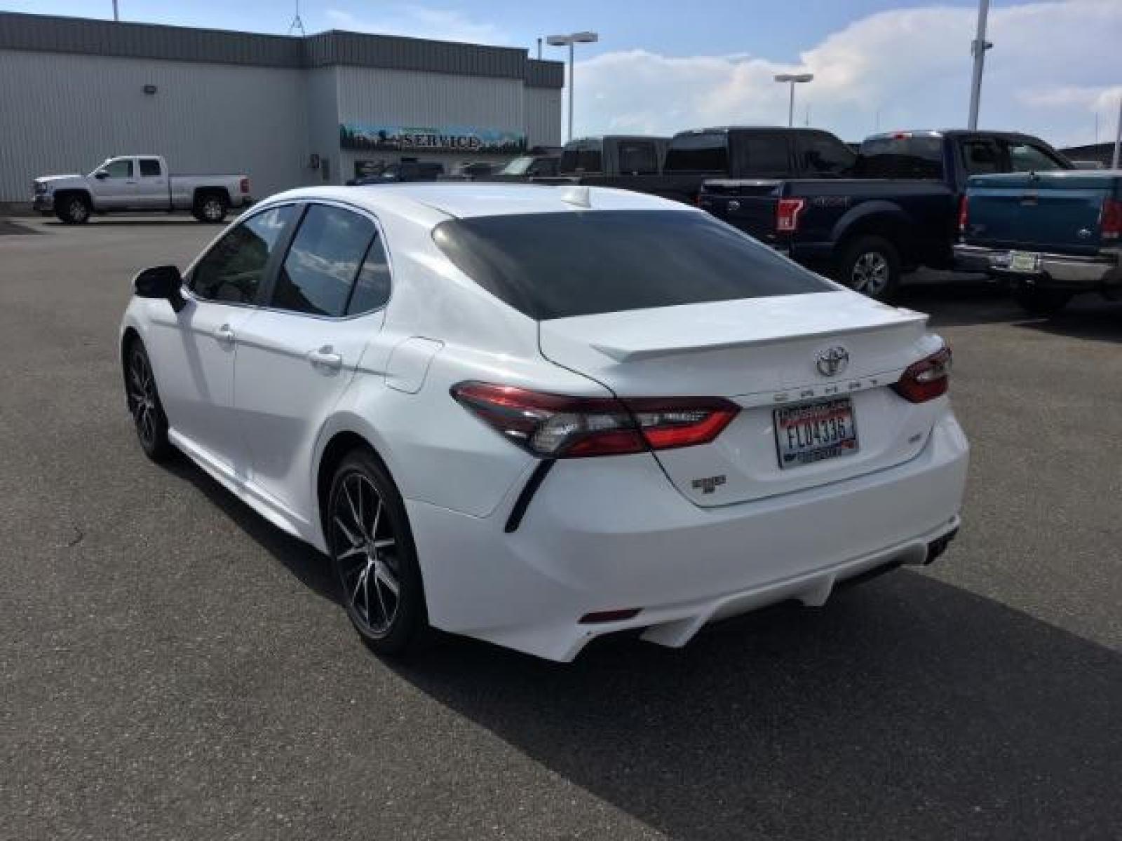 2021 Super White /Ash, leatherette/cloth Toyota Camry SE (4T1G11AKXMU) with an 2.5L L4 DOHC 16V engine, 8-Speed Automatic transmission, located at 1235 N Woodruff Ave., Idaho Falls, 83401, (208) 523-1053, 43.507172, -112.000488 - Photo #3