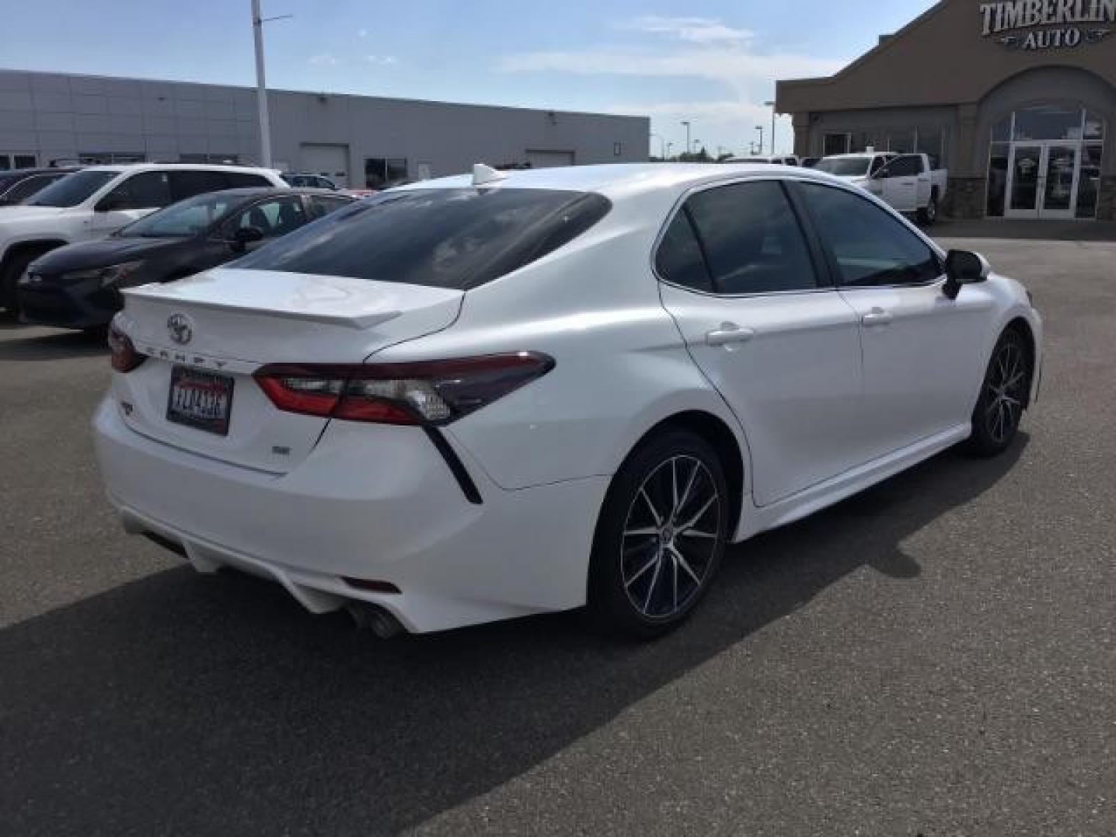 2021 Super White /Ash, leatherette/cloth Toyota Camry SE (4T1G11AKXMU) with an 2.5L L4 DOHC 16V engine, 8-Speed Automatic transmission, located at 1235 N Woodruff Ave., Idaho Falls, 83401, (208) 523-1053, 43.507172, -112.000488 - Photo #5