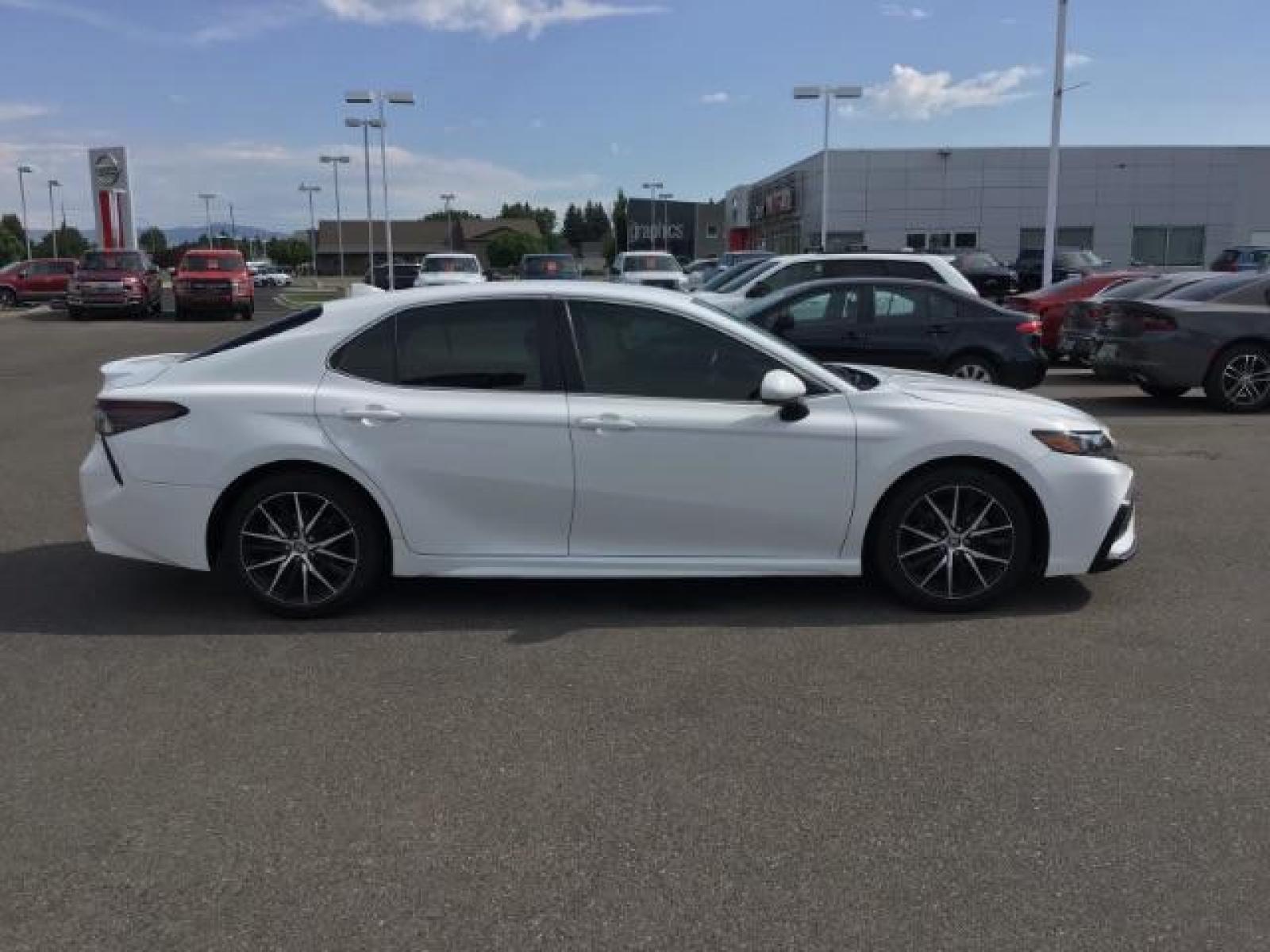 2021 Super White /Ash, leatherette/cloth Toyota Camry SE (4T1G11AKXMU) with an 2.5L L4 DOHC 16V engine, 8-Speed Automatic transmission, located at 1235 N Woodruff Ave., Idaho Falls, 83401, (208) 523-1053, 43.507172, -112.000488 - Photo #6