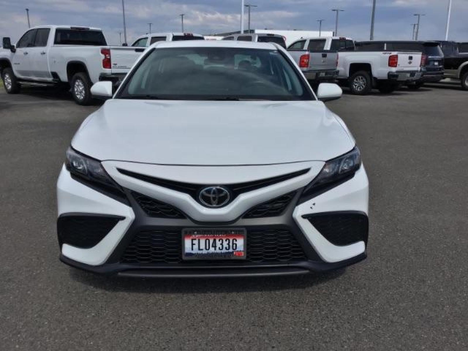 2021 Super White /Ash, leatherette/cloth Toyota Camry SE (4T1G11AKXMU) with an 2.5L L4 DOHC 16V engine, 8-Speed Automatic transmission, located at 1235 N Woodruff Ave., Idaho Falls, 83401, (208) 523-1053, 43.507172, -112.000488 - Photo #8