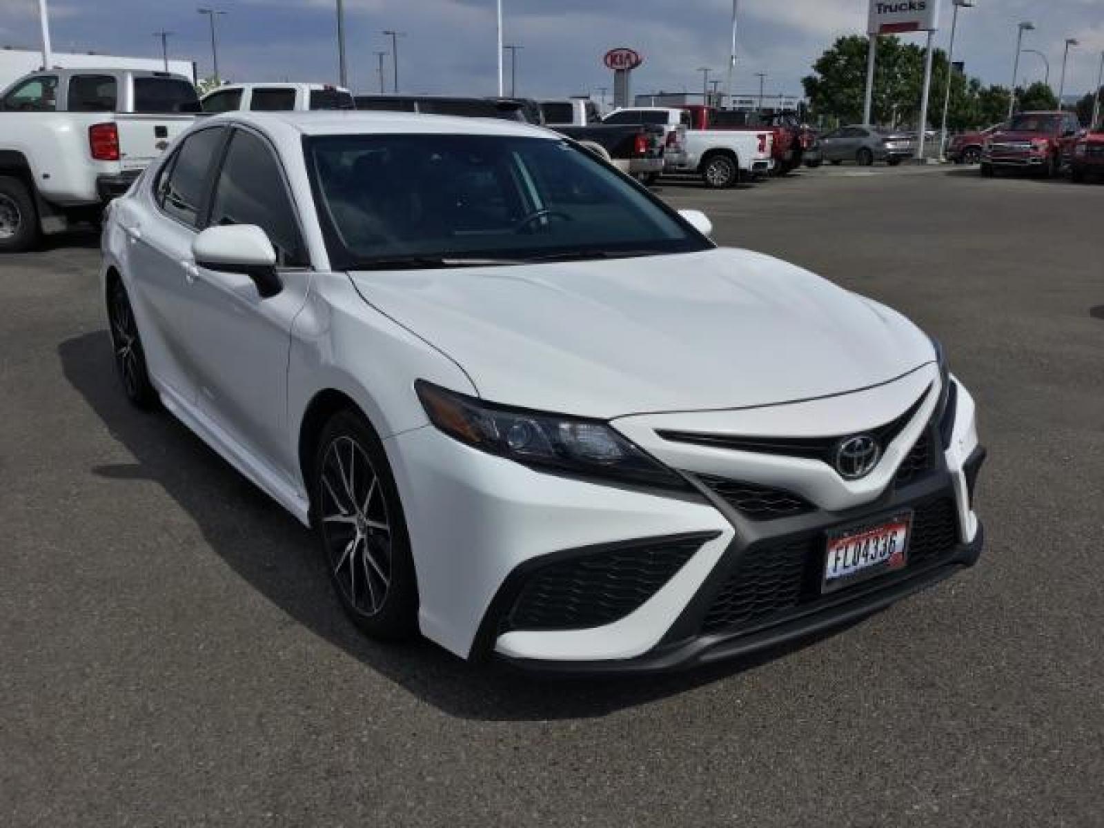2021 Super White /Ash, leatherette/cloth Toyota Camry SE (4T1G11AKXMU) with an 2.5L L4 DOHC 16V engine, 8-Speed Automatic transmission, located at 1235 N Woodruff Ave., Idaho Falls, 83401, (208) 523-1053, 43.507172, -112.000488 - Photo #7