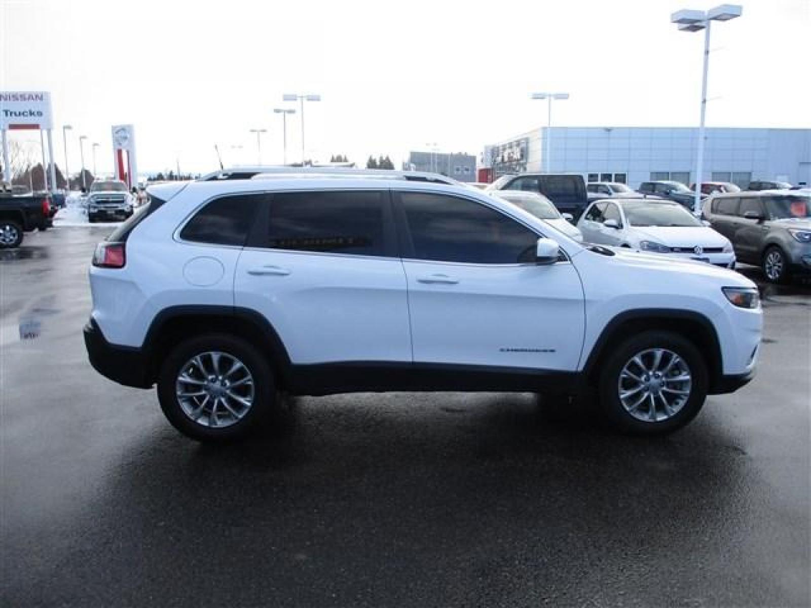 2019 WHITE JEEP CHEROKEE LATITUDE (1C4PJMCB9KD) with an 4 engine, Automatic transmission, located at 1580 E Lincoln Rd, Idaho Falls, ID, 83401, (208) 523-4000, 0.000000, 0.000000 - Explore more cities, more mountains, and more scenery with 23mpg city and 31mpg highway in this 4WD midsized SUV. The Jeep Cherokee is very roomy inside and has a large cargo area with the ability to lay down the rear seats to add more room. Some features include a back up camera, bluetooth, steerin - Photo #5
