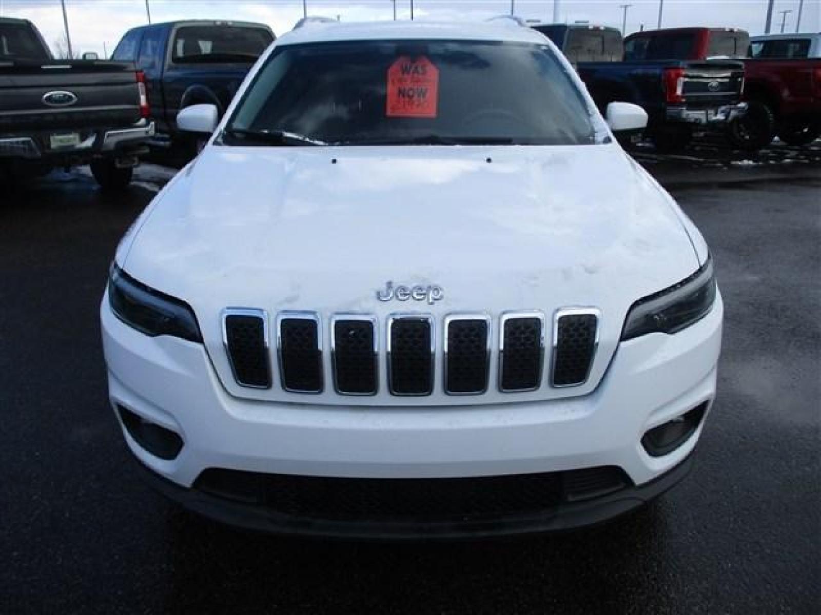 2019 WHITE JEEP CHEROKEE LATITUDE (1C4PJMCB9KD) with an 4 engine, Automatic transmission, located at 1580 E Lincoln Rd, Idaho Falls, ID, 83401, (208) 523-4000, 0.000000, 0.000000 - Explore more cities, more mountains, and more scenery with 23mpg city and 31mpg highway in this 4WD midsized SUV. The Jeep Cherokee is very roomy inside and has a large cargo area with the ability to lay down the rear seats to add more room. Some features include a back up camera, bluetooth, steerin - Photo #7