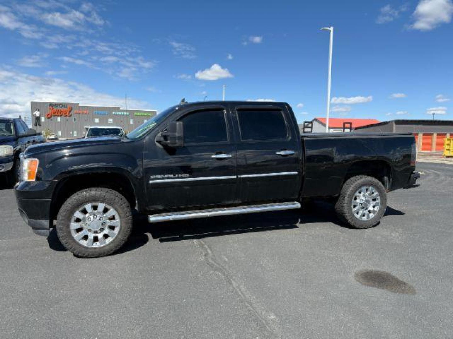 2013 Onyx Black /Ebony GMC Sierra 2500HD Denali (1GT125E89DF) with an Duramax 6.6L V-8 diesel direct injection engine, AUTOMATIC transmission, located at 1235 N Woodruff Ave., Idaho Falls, 83401, (208) 523-1053, 43.507172, -112.000488 - At Timberline Auto, finding a great deal on your next vehicle is always easy! Our experienced sales staff's goal is to help find you the right vehicle at the right price! Our knowledgeable finance department has options for almost any credit score. We offer extended service contract options to prote - Photo#0