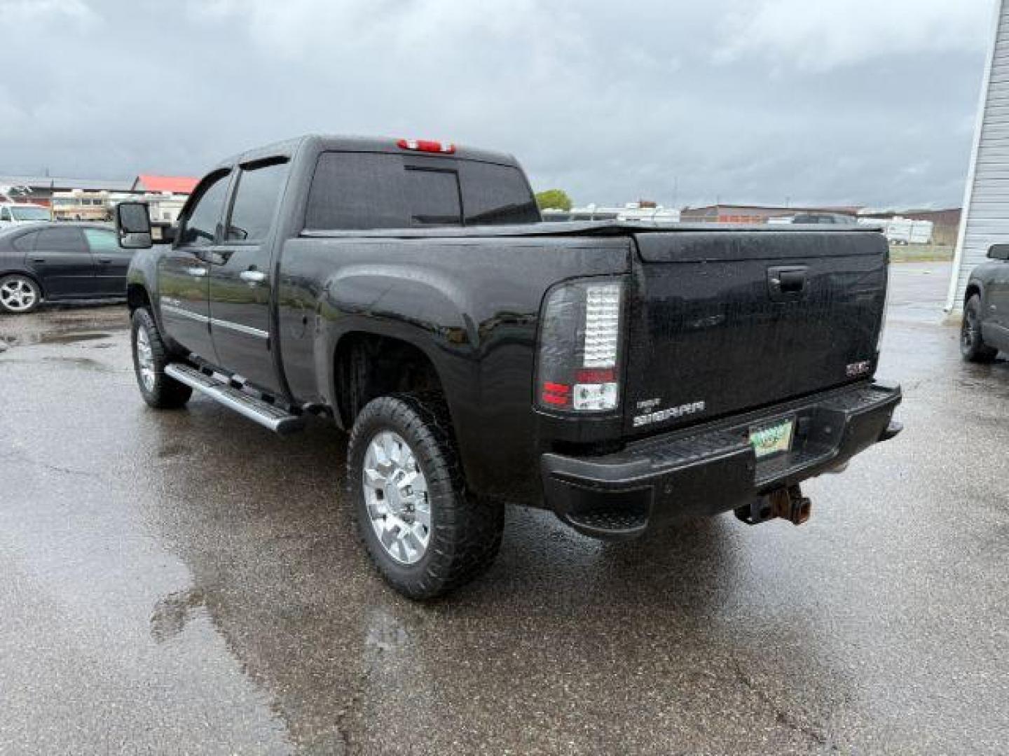 2013 Onyx Black /Ebony GMC Sierra 2500HD Denali (1GT125E89DF) with an Duramax 6.6L V-8 diesel direct injection engine, AUTOMATIC transmission, located at 1235 N Woodruff Ave., Idaho Falls, 83401, (208) 523-1053, 43.507172, -112.000488 - At Timberline Auto, finding a great deal on your next vehicle is always easy! Our experienced sales staff's goal is to help find you the right vehicle at the right price! Our knowledgeable finance department has options for almost any credit score. We offer extended service contract options to prote - Photo#2