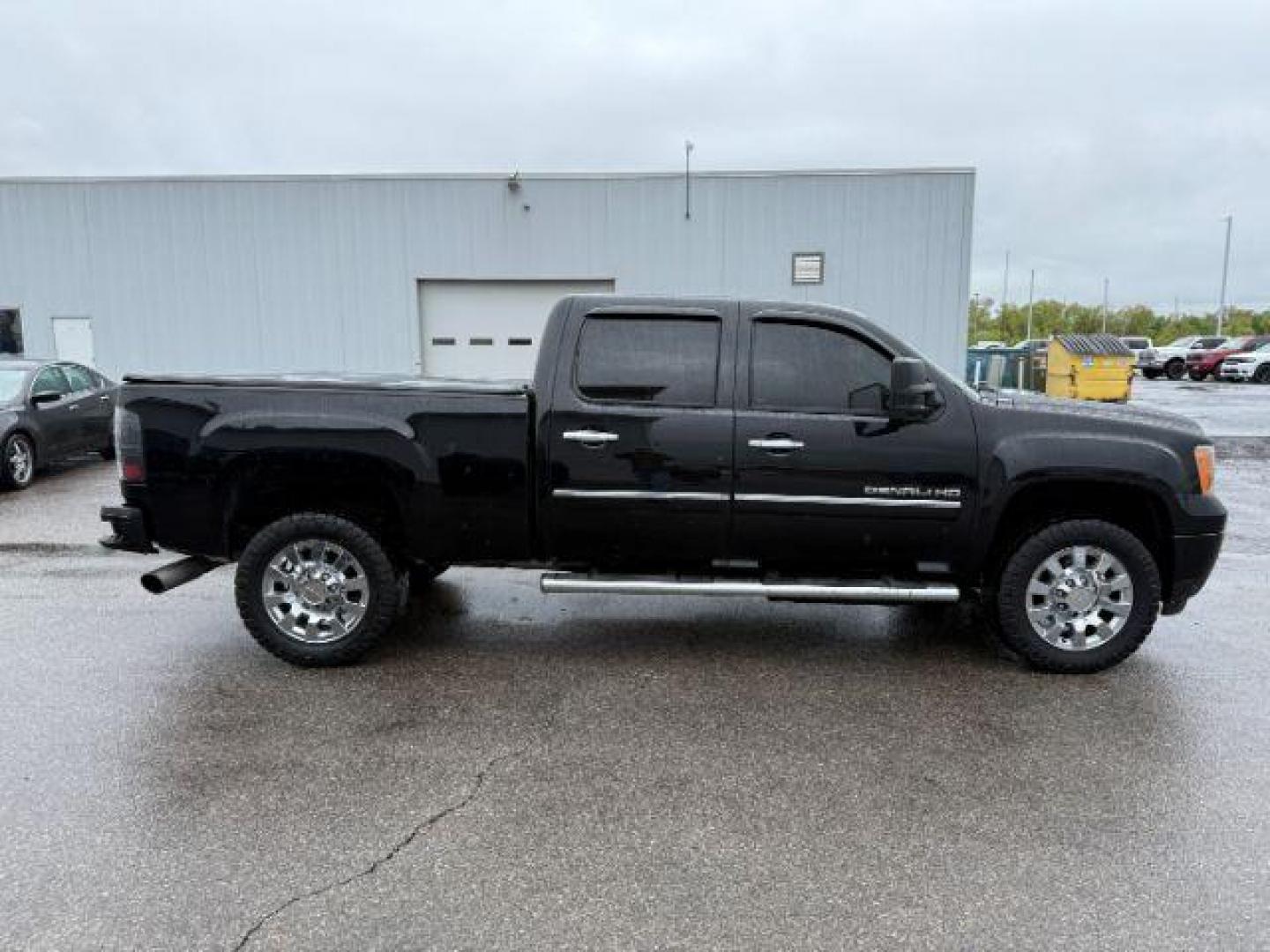 2013 Onyx Black /Ebony GMC Sierra 2500HD Denali (1GT125E89DF) with an Duramax 6.6L V-8 diesel direct injection engine, AUTOMATIC transmission, located at 1235 N Woodruff Ave., Idaho Falls, 83401, (208) 523-1053, 43.507172, -112.000488 - At Timberline Auto, finding a great deal on your next vehicle is always easy! Our experienced sales staff's goal is to help find you the right vehicle at the right price! Our knowledgeable finance department has options for almost any credit score. We offer extended service contract options to prote - Photo#7