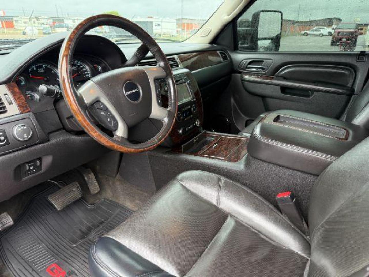 2013 Onyx Black /Ebony GMC Sierra 2500HD Denali (1GT125E89DF) with an Duramax 6.6L V-8 diesel direct injection engine, AUTOMATIC transmission, located at 1235 N Woodruff Ave., Idaho Falls, 83401, (208) 523-1053, 43.507172, -112.000488 - At Timberline Auto, finding a great deal on your next vehicle is always easy! Our experienced sales staff's goal is to help find you the right vehicle at the right price! Our knowledgeable finance department has options for almost any credit score. We offer extended service contract options to prote - Photo#12