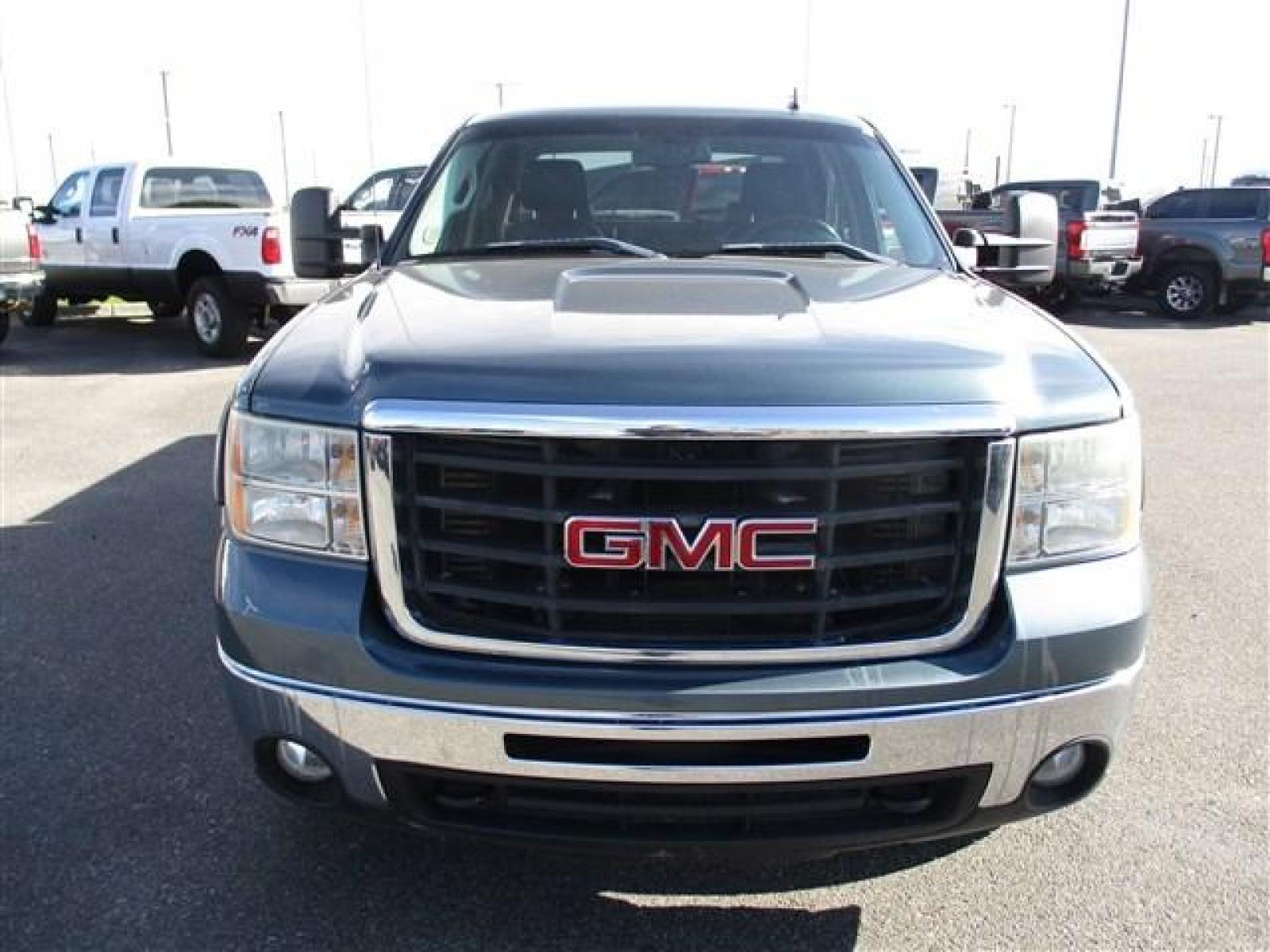 2009 BLUE GMC K2500 HEAVY DUTY SLT (1GTHK43649F) with an 8 engine, Automatic transmission, located at 1580 E Lincoln Rd, Idaho Falls, ID, 83401, (208) 523-4000, 0.000000, 0.000000 - HARD TO FIND LOW MILE DIESEL UNDER $40,000!! VERY CLEAN INSIDE AND OUT. NEW ROVELO RIDGETRAK A/T TIRES. NO LEAKS. EVERYTHING WORKS. NOTHING MISSING. SUNROOF. DUAL POWER SEATS. STEERING WHEEL MOUNTED CONTROLS. DUAL CLIMATE CONTROL. HEATED SEATS. ELECTRIC 4X4 SELECT. TRAILER BRAKE. THIS ONE IS DEFFINI - Photo #8