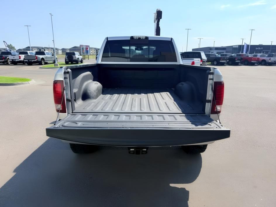 2017 SILVER /Black Ram 2500 (3C6UR5FL6HG) with an 67L engine, Automatic transmission, located at 1175 N Woodruff Ave, Idaho Falls, ID, 83401, 43.506901, -111.999657 - At Timberline Auto, finding a great deal on your next vehicle is always easy! Our experienced sales staff goal is to help find you the right vehicle at the right price! Our knowledgeable finance department has options for almost any credit score. We offer extended service contract options to prot- Photo#5