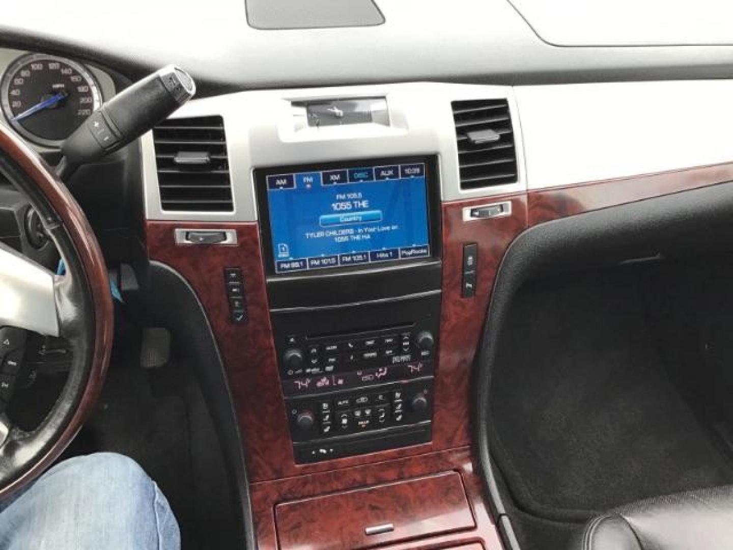 2012 WHITE /WHITE Cadillac Escalade AWD Luxury (1GYS4BEF2CR) with an 6.2L V8 OHV 16V FFV engine, 6-Speed Automatic transmission, located at 1235 N Woodruff Ave., Idaho Falls, 83401, (208) 523-1053, 43.507172, -112.000488 - This 2012 Cadillac Escalade Luxury 4x4, has the 6.2L motor. It has 117,000 miles. Comes with leather interior, heated seats, 3rd row seating, blue tooth audio, sunroof, power seats, and back up camera. At Timberline Auto it is always easy to find a great deal on your next vehicle! Our experienced sa - Photo#9