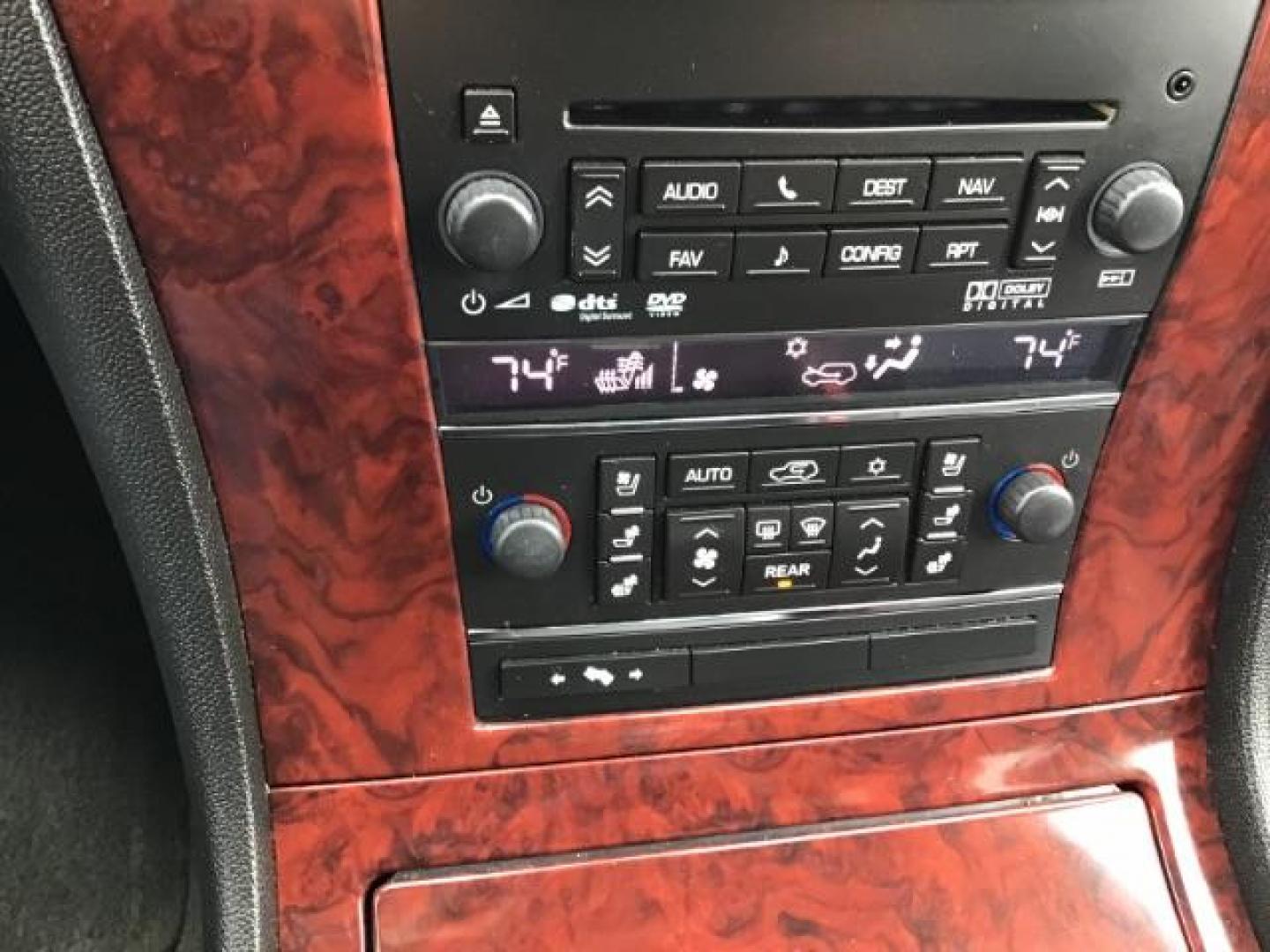 2012 WHITE /WHITE Cadillac Escalade AWD Luxury (1GYS4BEF2CR) with an 6.2L V8 OHV 16V FFV engine, 6-Speed Automatic transmission, located at 1235 N Woodruff Ave., Idaho Falls, 83401, (208) 523-1053, 43.507172, -112.000488 - This 2012 Cadillac Escalade Luxury 4x4, has the 6.2L motor. It has 117,000 miles. Comes with leather interior, heated seats, 3rd row seating, blue tooth audio, sunroof, power seats, and back up camera. At Timberline Auto it is always easy to find a great deal on your next vehicle! Our experienced sa - Photo#11