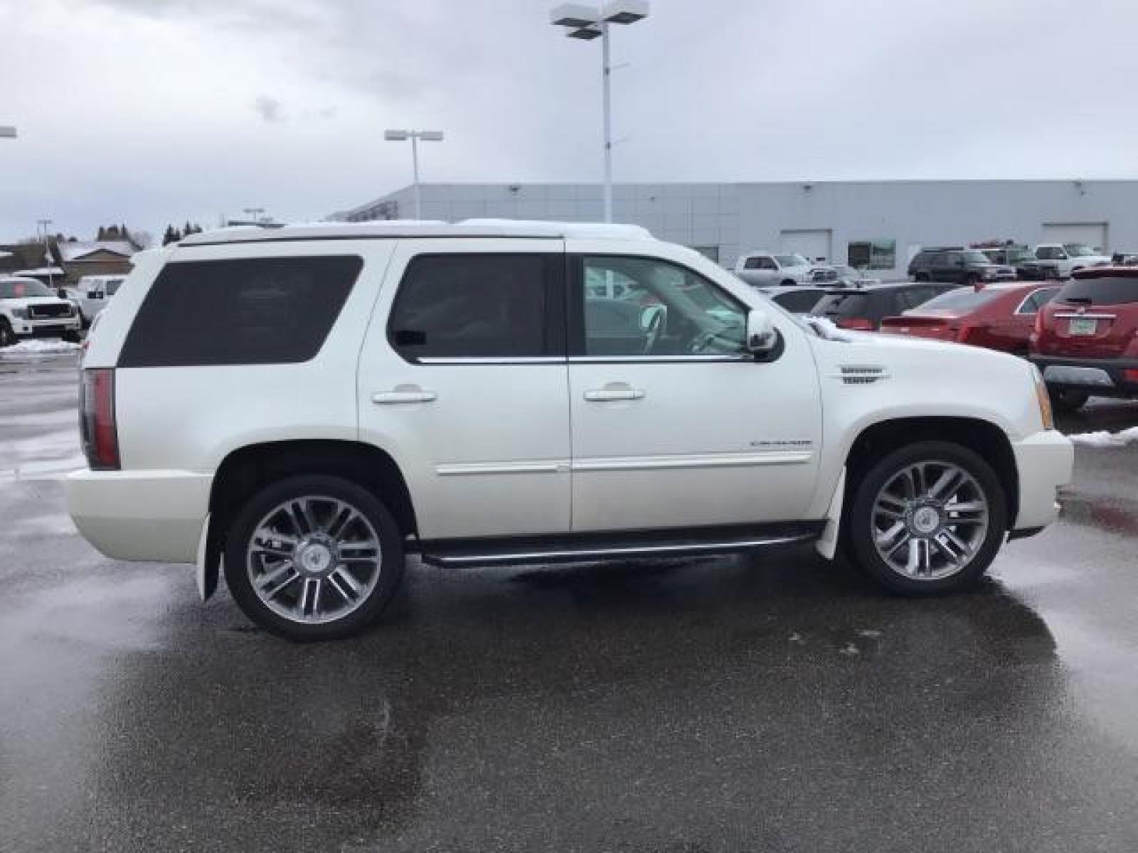 2012 WHITE /WHITE Cadillac Escalade AWD Luxury (1GYS4BEF2CR) with an 6.2L V8 OHV 16V FFV engine, 6-Speed Automatic transmission, located at 1235 N Woodruff Ave., Idaho Falls, 83401, (208) 523-1053, 43.507172, -112.000488 - Photo #4