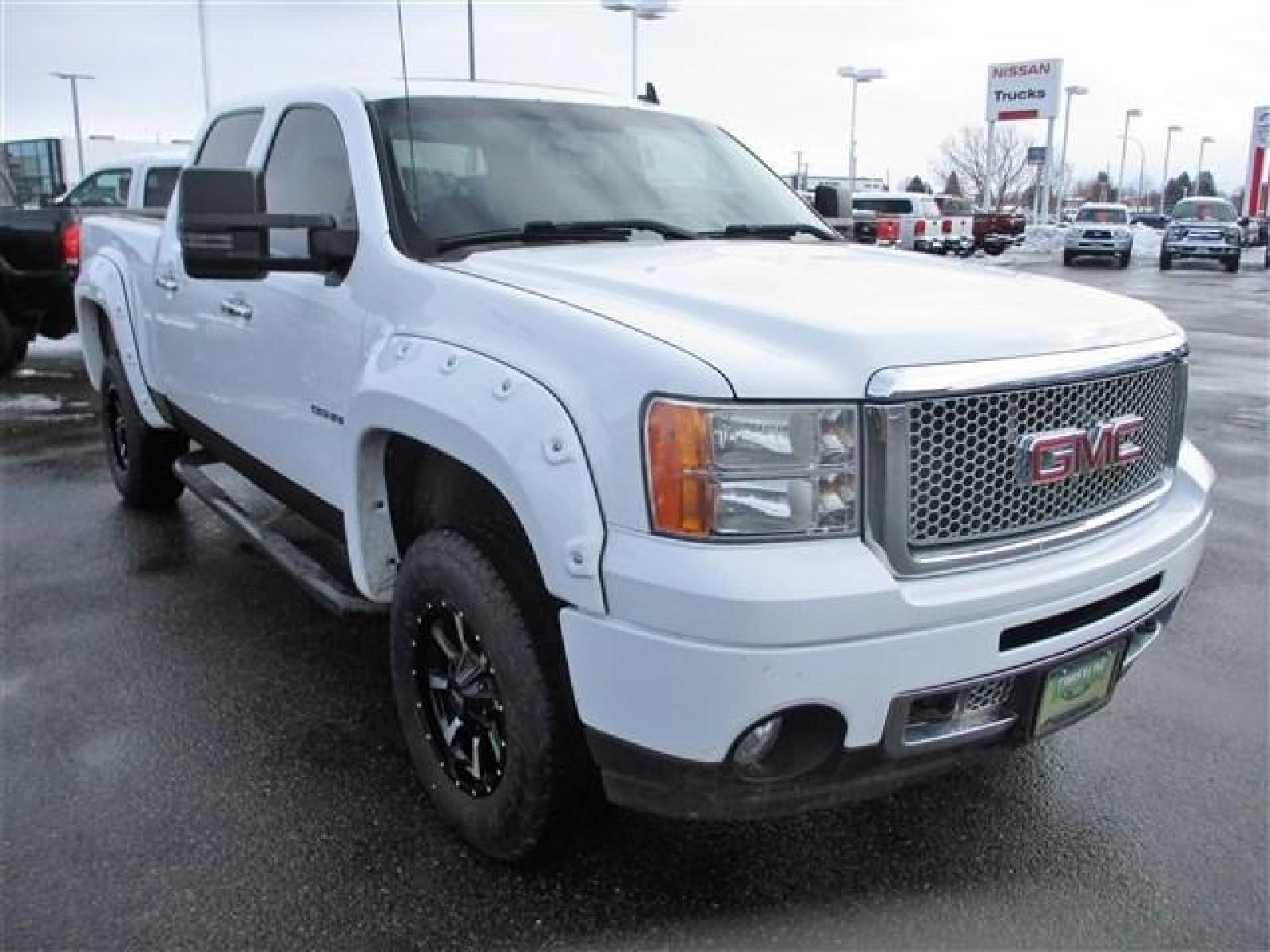 2012 WHITE /WHITE GMC Sierra 1500 Denali Crew Cab 4WD (3GTP2XE29CG) with an 6.2L V8 OHV 16V FFV engine, 6-Speed Automatic transmission, located at 1235 N Woodruff Ave., Idaho Falls, 83401, (208) 523-1053, 43.507172, -112.000488 - Photo #7