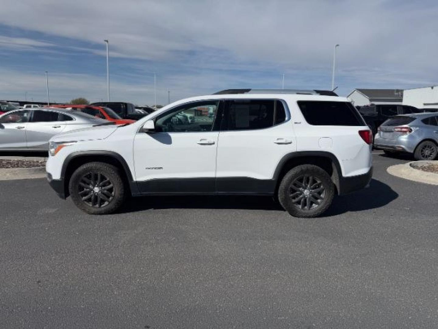 2019 WHITE /LEATHER GMC Acadia SLT (1GKKNULS3KZ) with an 3.6L V-6 gasoline direct injection engine, AUTOMATIC transmission, located at 1235 N Woodruff Ave., Idaho Falls, 83401, (208) 523-1053, 43.507172, -112.000488 - At Timberline Auto, finding a great deal on your next vehicle is always easy! Our experienced sales staff goal is to help find you the right vehicle at the right price! Our knowledgeable finance department has options for almost any credit score. We offer extended service contract options to prot - Photo#1
