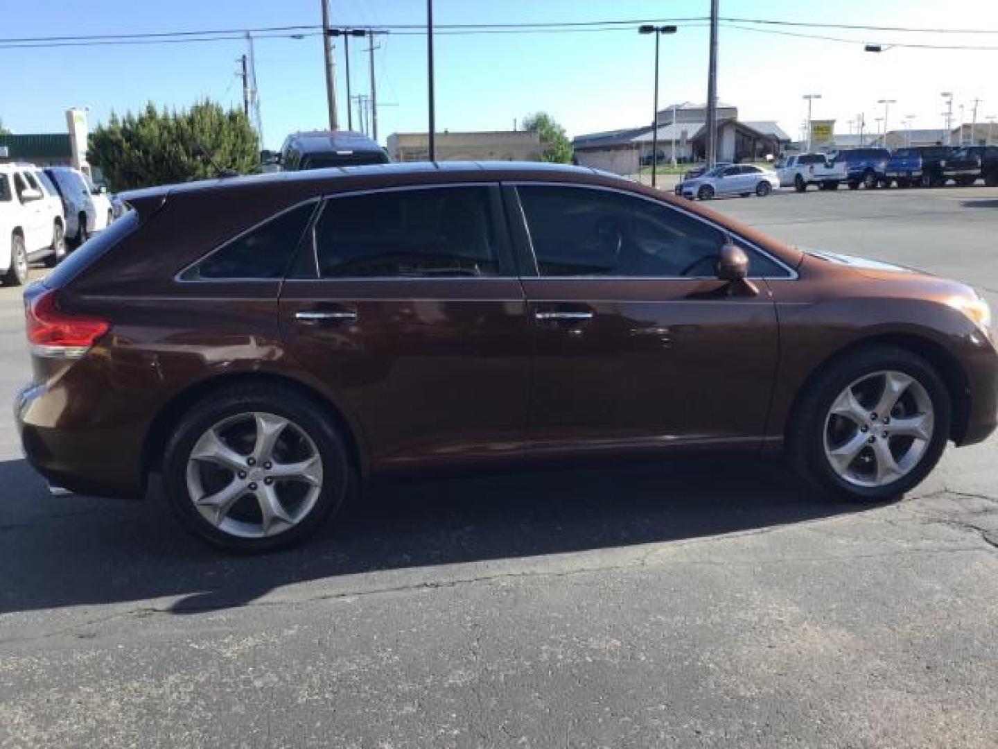2010 Sunset Bronze Mica /Ivory Leather Interior Toyota Venza 4X2 V6 (4T3ZK3BB3AU) with an 3.5L V6 DOHC 24V engine, 6-Speed Automatic transmission, located at 1235 N Woodruff Ave., Idaho Falls, 83401, (208) 523-1053, 43.507172, -112.000488 - Photo#5